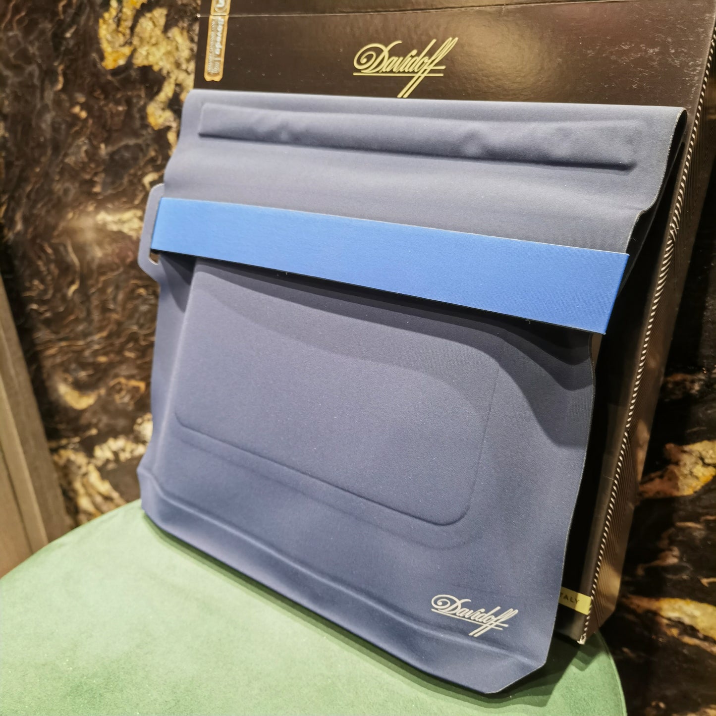 Davidoff Cigar Case Travel Humidor Explorer 2020 Royal Blue