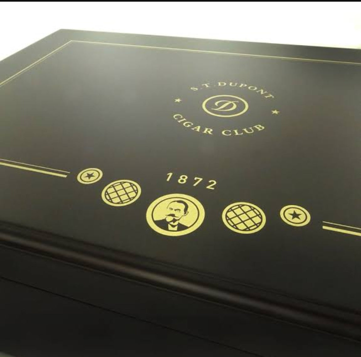 S.T. Dupont Humidor (PREMIUM CIGAR CLUB Series)