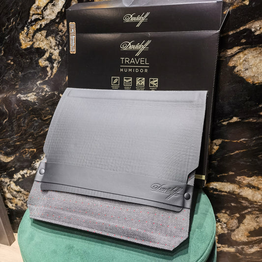 Davidoff Cigar Case Travel Humidor Explorer 2020 Wool Grey
