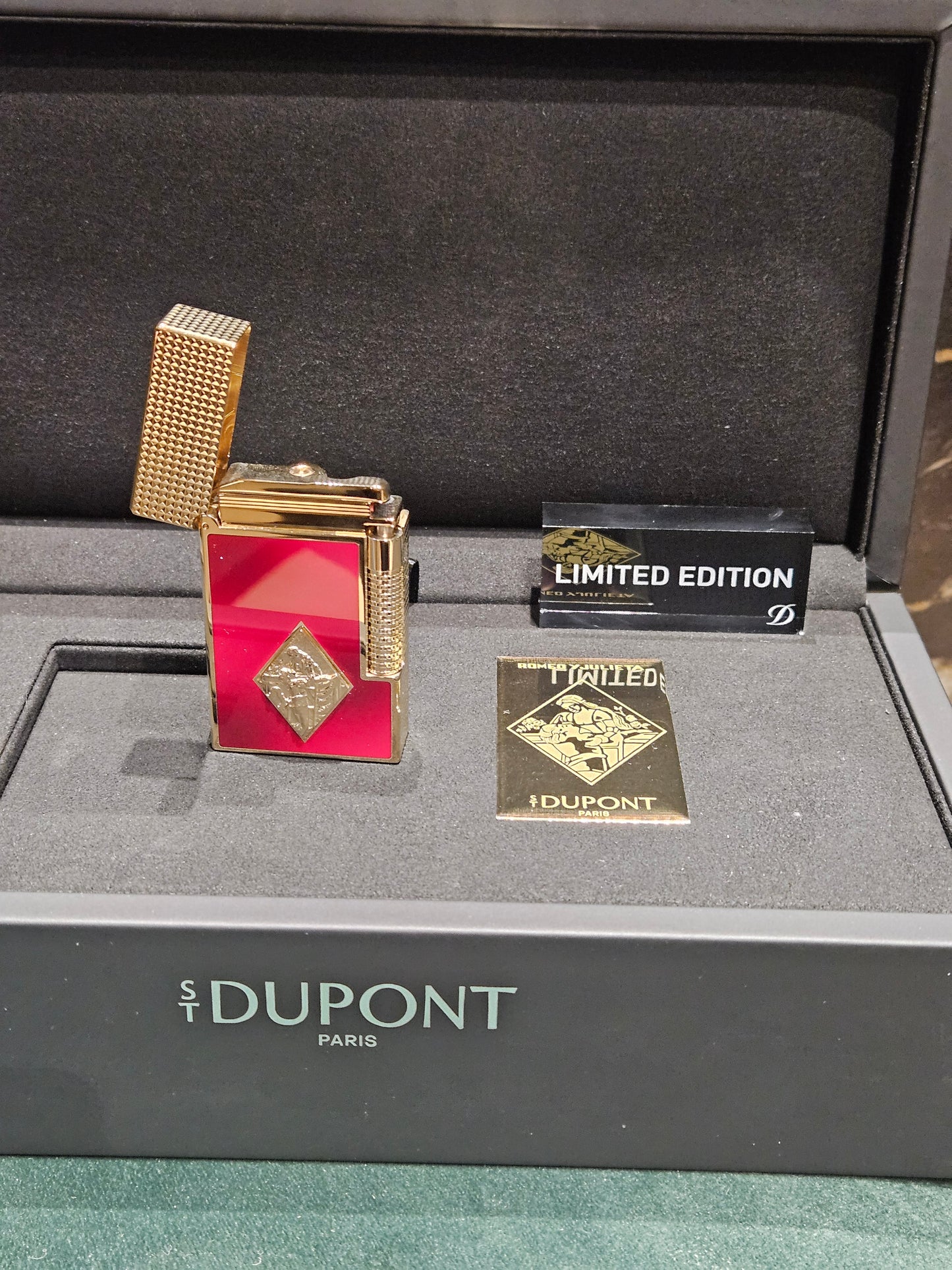 S.T. Dupont Le Grand Lacquered Lighter Romeo Y Julieta Burgundy